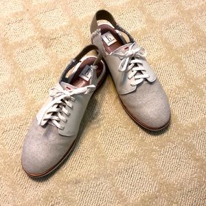 Ellen Degeneres linen laced loafer